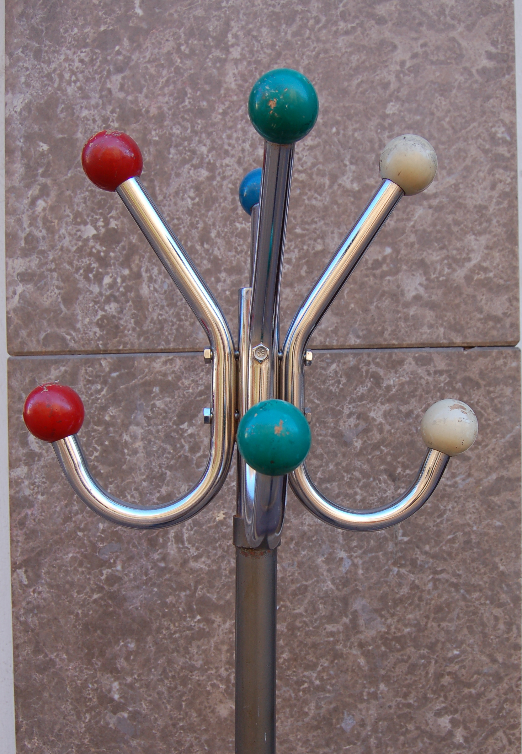 Porte manteaux année 60 métal boules bois