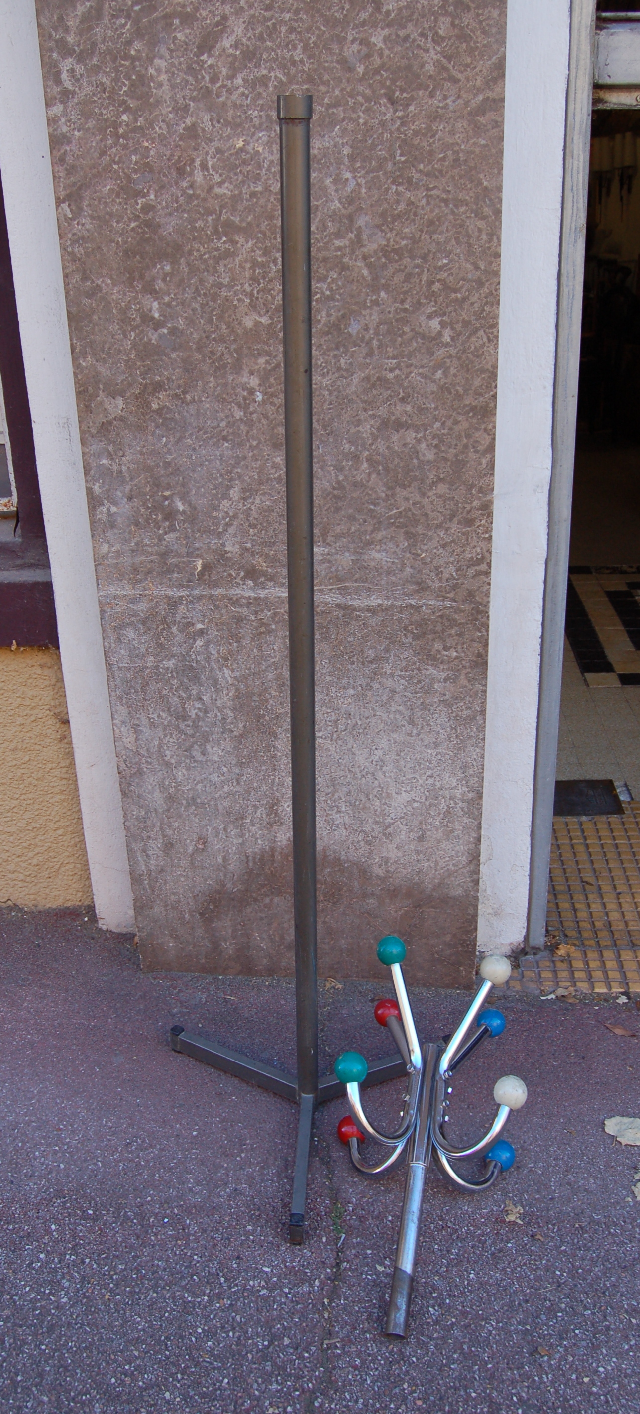 Porte manteaux année 60 métal boules bois